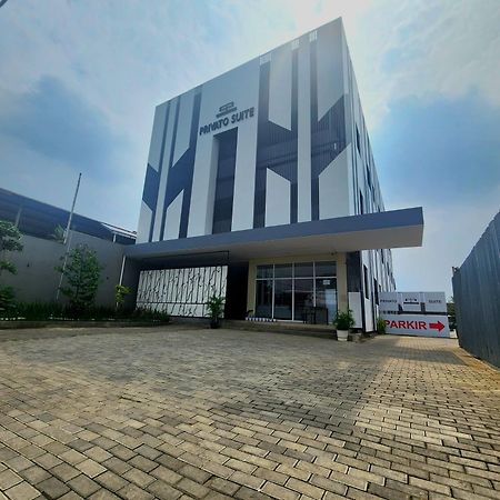 Oyo 2816 Privato Suite Kembaran المظهر الخارجي الصورة