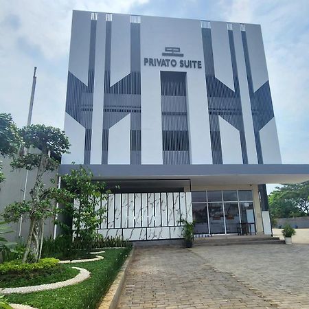 Oyo 2816 Privato Suite Kembaran المظهر الخارجي الصورة