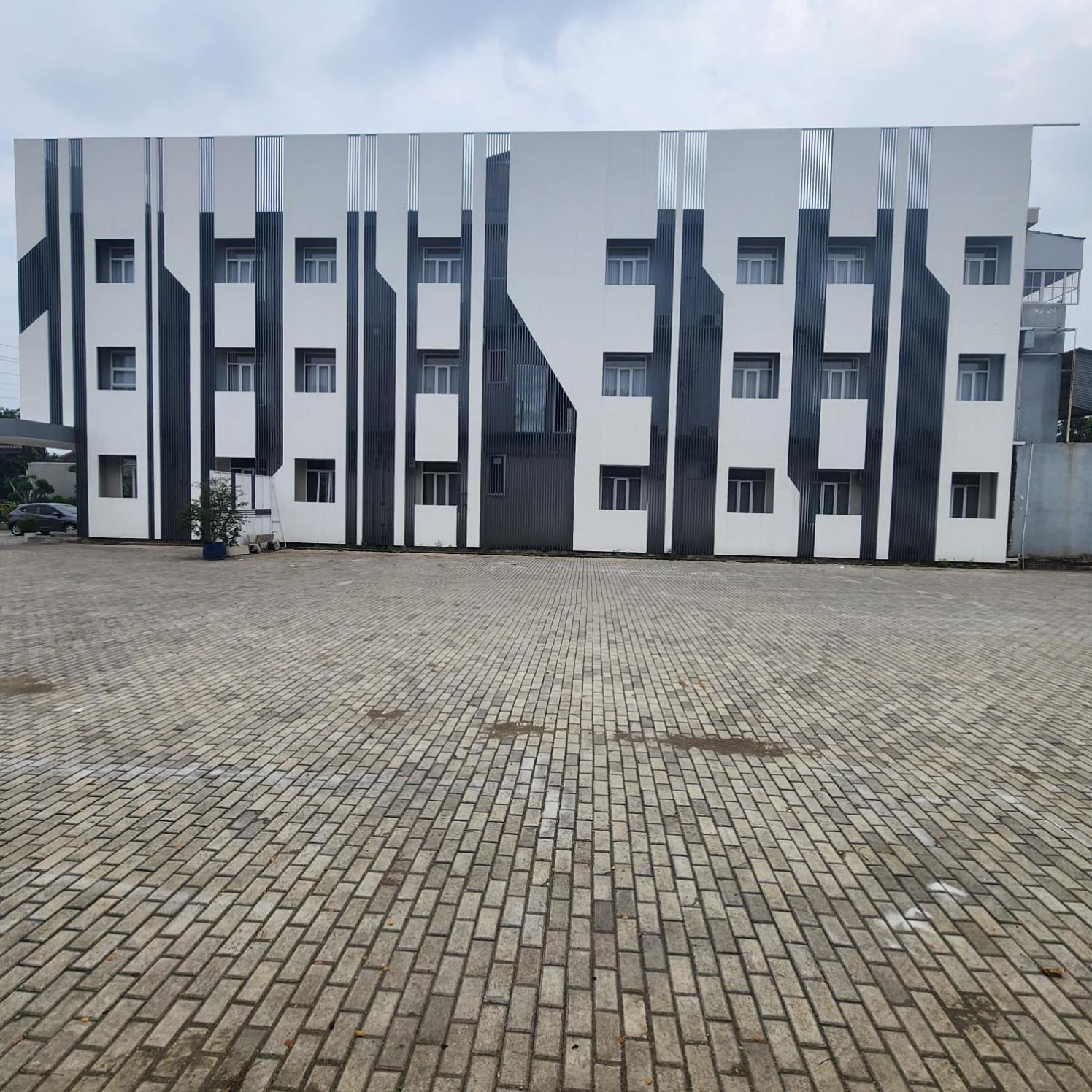 Oyo 2816 Privato Suite Kembaran المظهر الخارجي الصورة