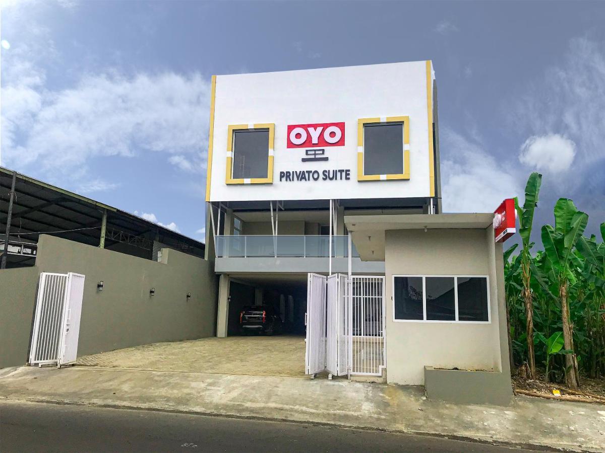 Oyo 2816 Privato Suite Kembaran المظهر الخارجي الصورة