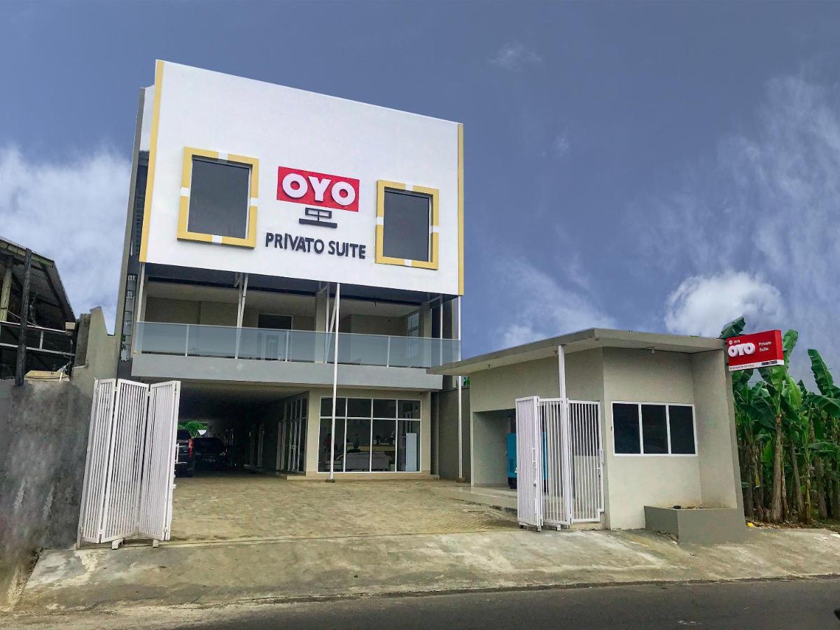 Oyo 2816 Privato Suite Kembaran المظهر الخارجي الصورة